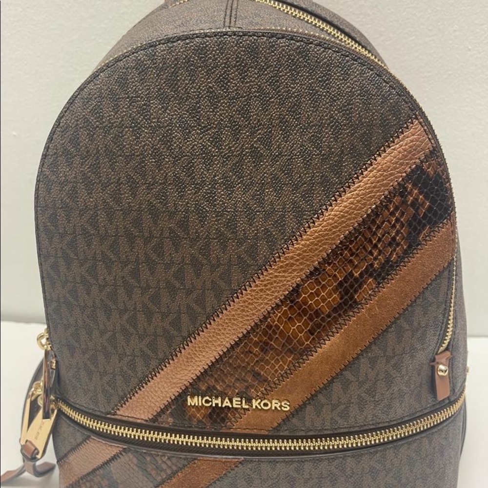 ❌SOLD❌Michael kors medium size backpack - Picture 3 of 6